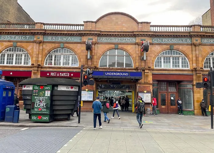 205 Earls Court Rooms